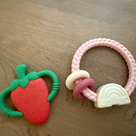 Itzy Ritzy Teether Bundle - Picture 2 of 2